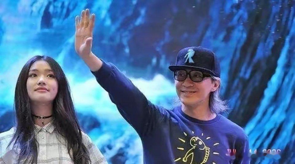 这下王中军可偷着乐开花了！《功夫女足》预估票房能冲到30亿，看得出来周星驰吸金能