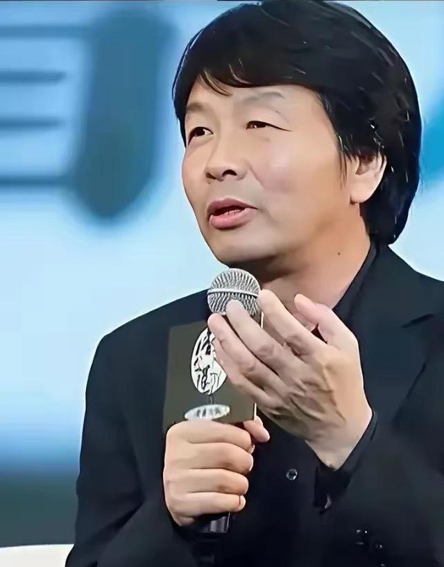 北大才子刘震云说：“当你接触的人越多，就会发现：舍不得吃舍不得穿，抠抠搜搜一辈子