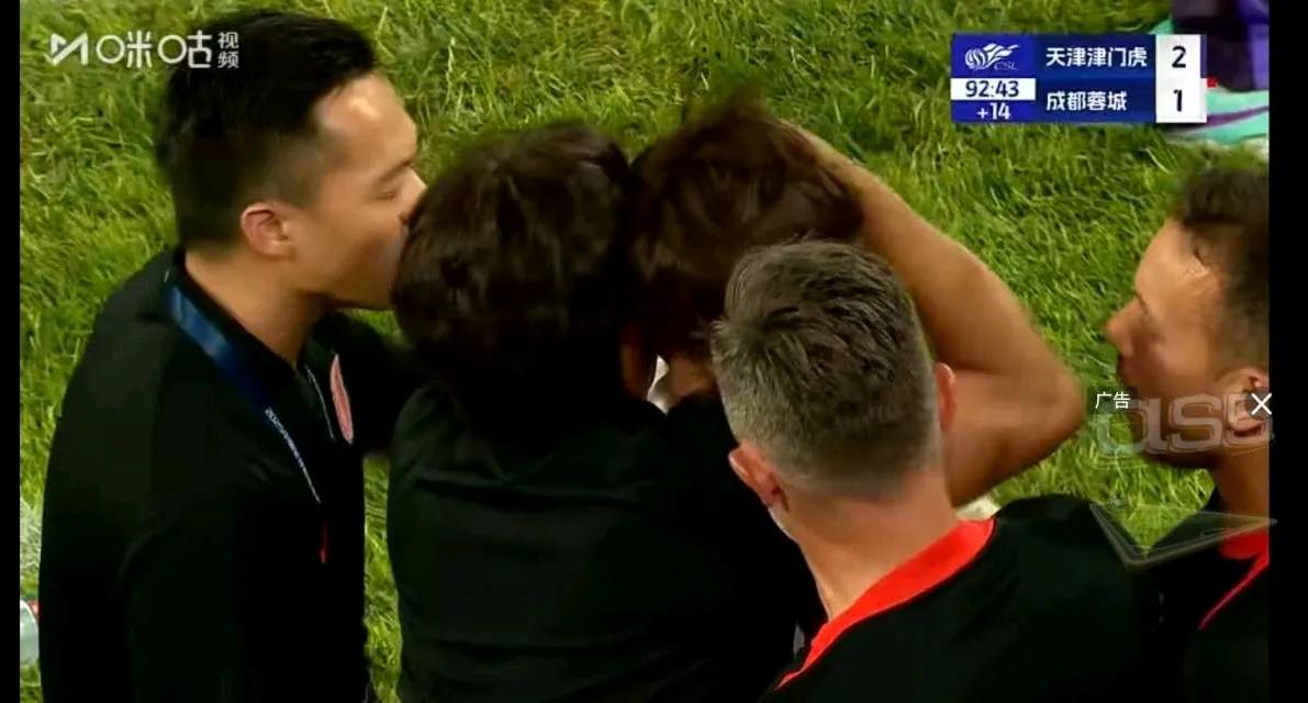 知名解说员袁甲：徐正源原本是不想引进韦世豪知名足球解说员袁甲透露，2023年底