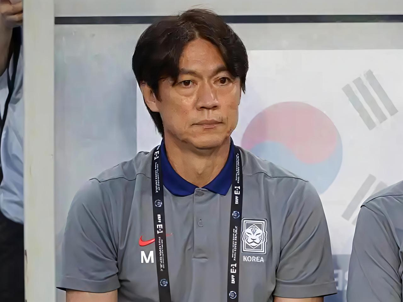 我问我爸韩国为啥连32强都没进去?我爸说冰冻三尺非一日之寒：1.主教练洪明甫
