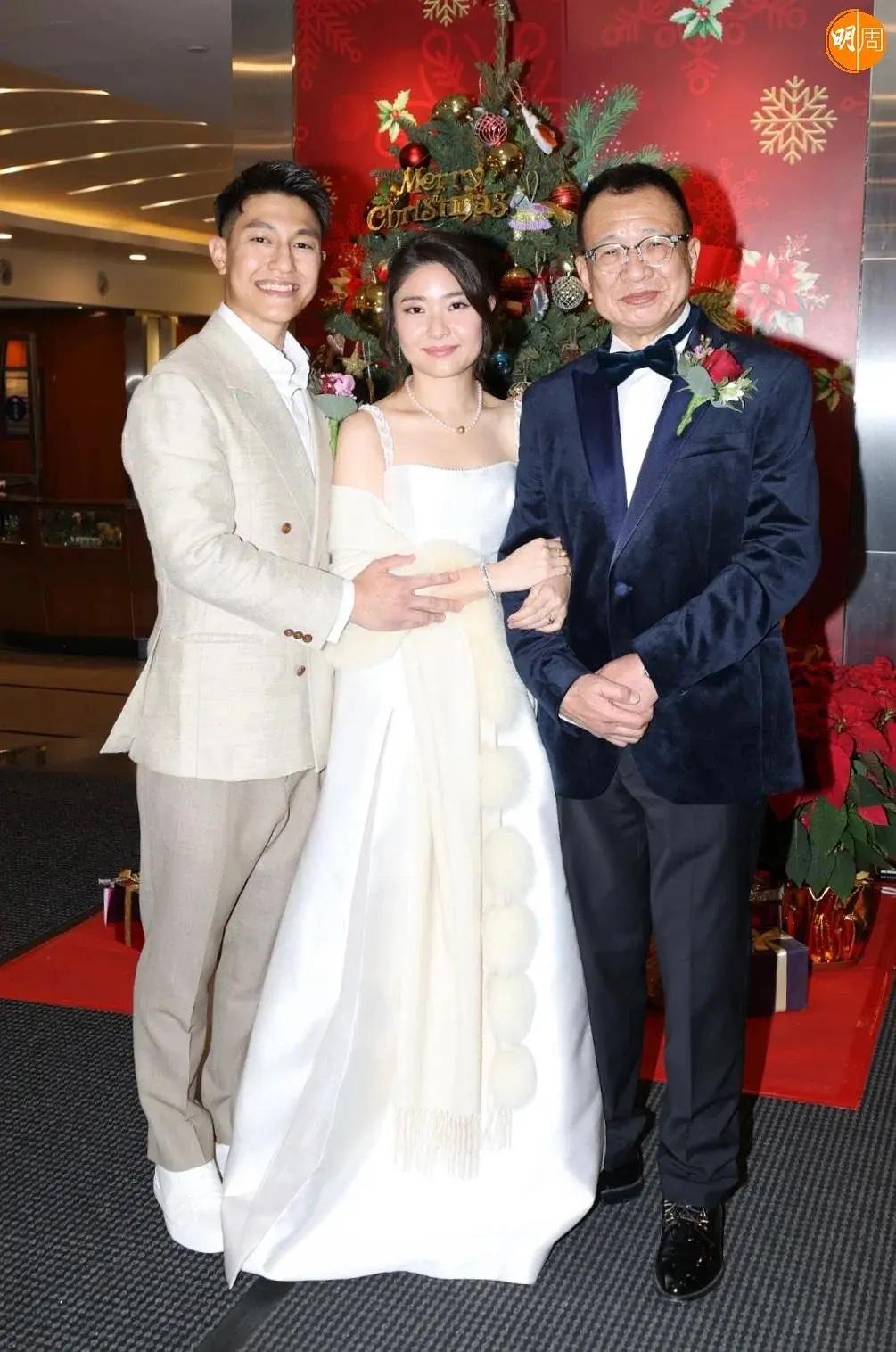 许绍雄当年嫁女儿真的排面很大，大半个TVB都来了，很多明星都是拖家带口来的，能看