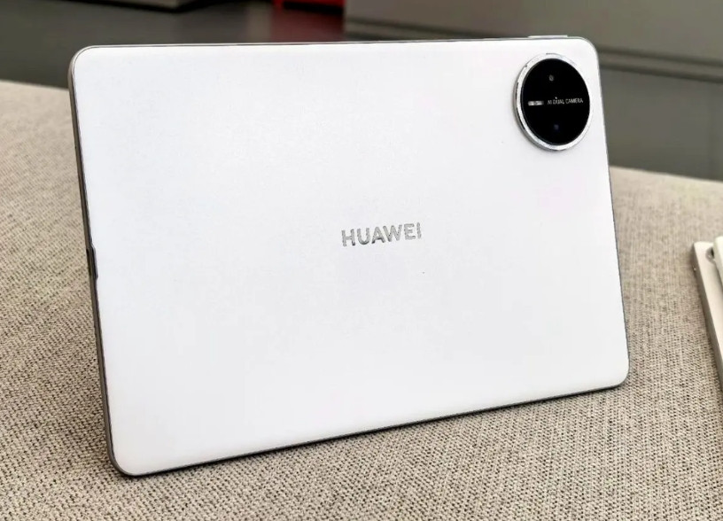 8.8英寸OLED、能插SIM、能打电话，华为把平板做成不能折的PuraX，直