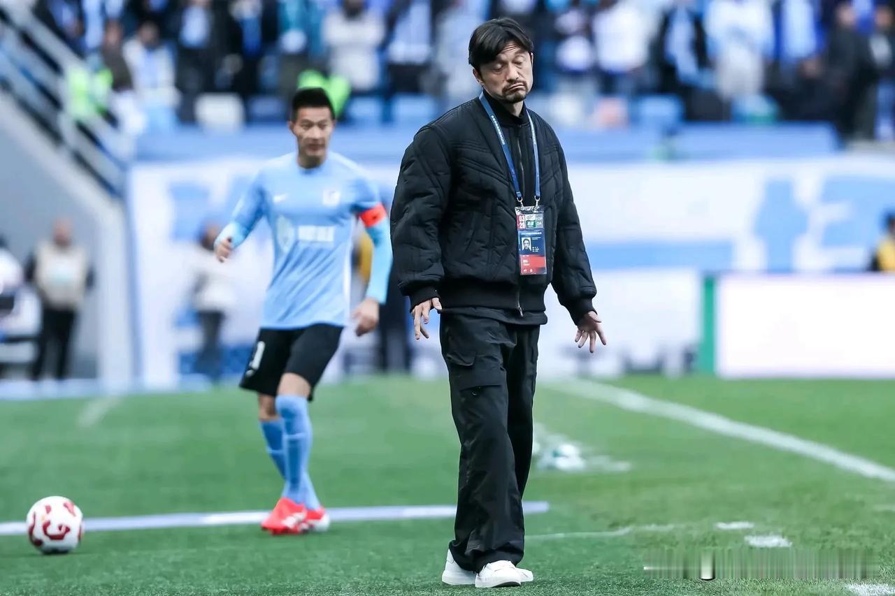 谢三胜下课了被大连球迷称为谢三胜的压指导谢晖从长春亚泰队下课了。第二个赛季的