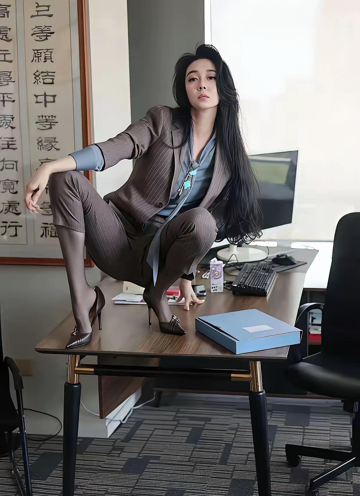 这个是董事长秘书，没办法，被惯坏了！