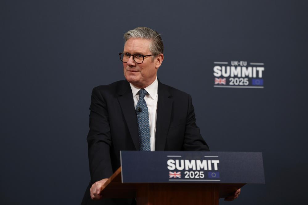 脱欧后的英国，又想回欧洲核心圈英国首相斯塔默最近放出明确信号，想要带着英国拉