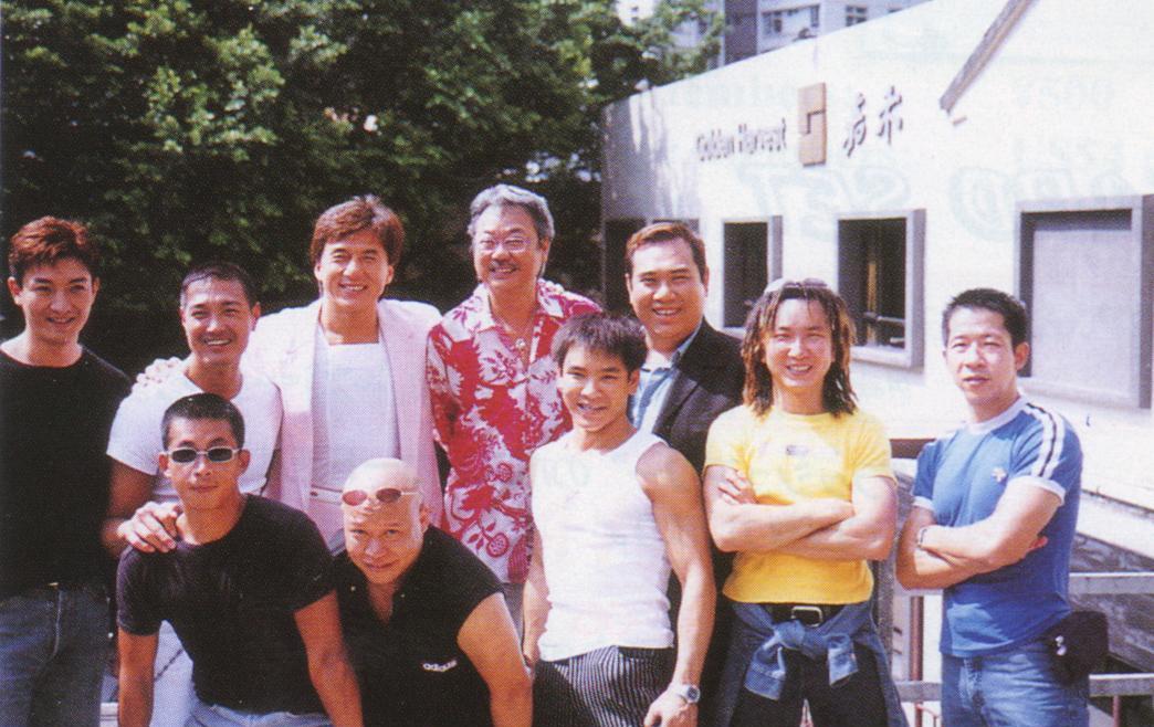 1990年，成龙在摩洛哥沙漠拍摄《飞鹰计划》，成家班有人要求涨工资，结果拍摄完成