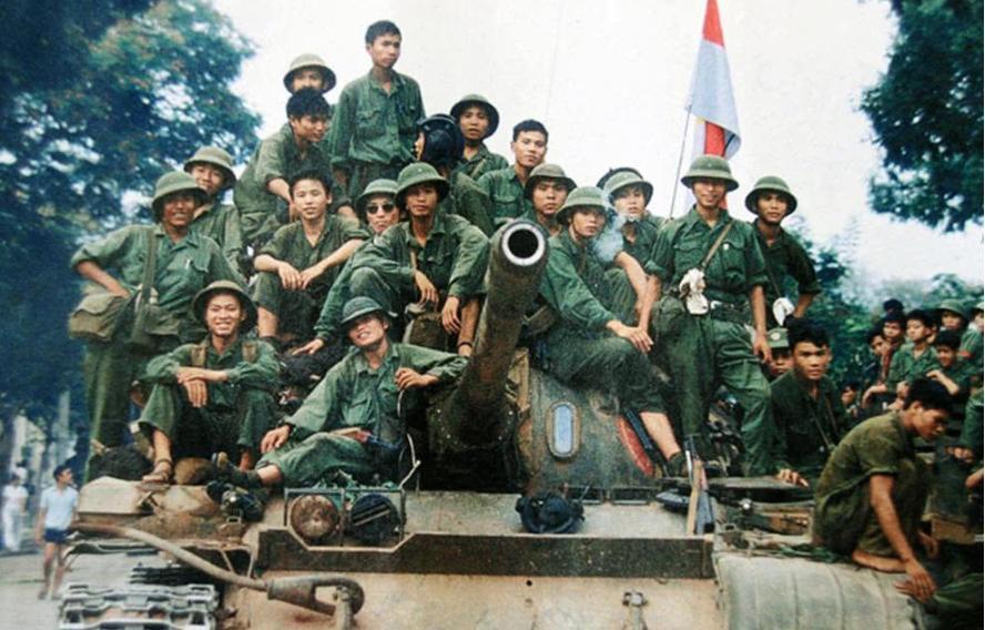 1979年越南大将放狂言“碰一碰”，解放军用实战教他做人1979年，越南大