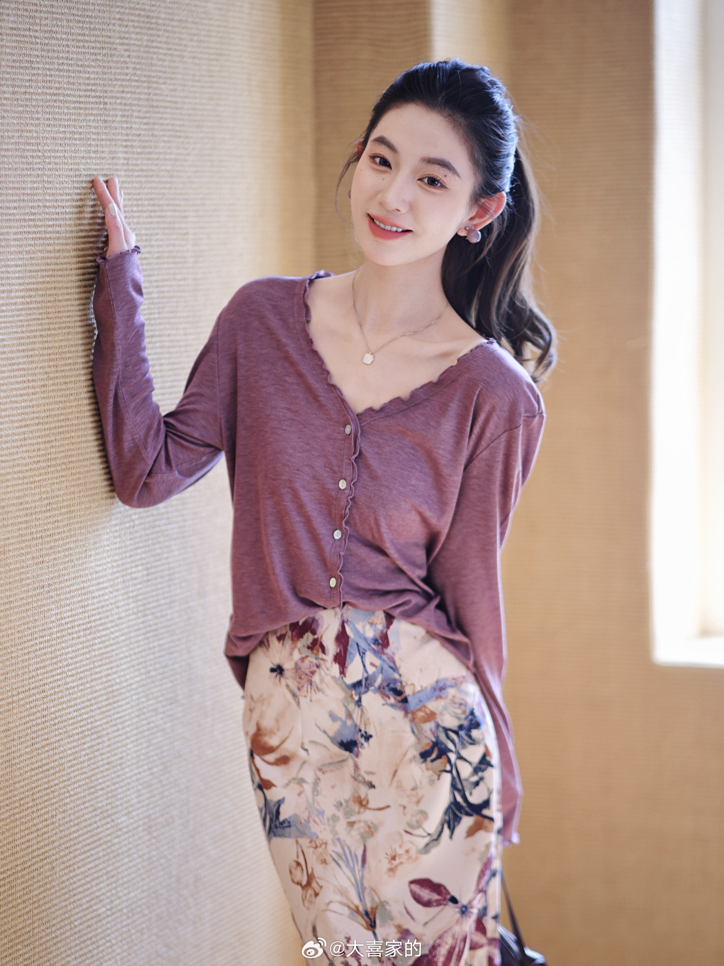 温婉温柔又优雅～天丝真丝纱线来点木耳边点缀绝了啊！！还有好几个颜色来着喜欢