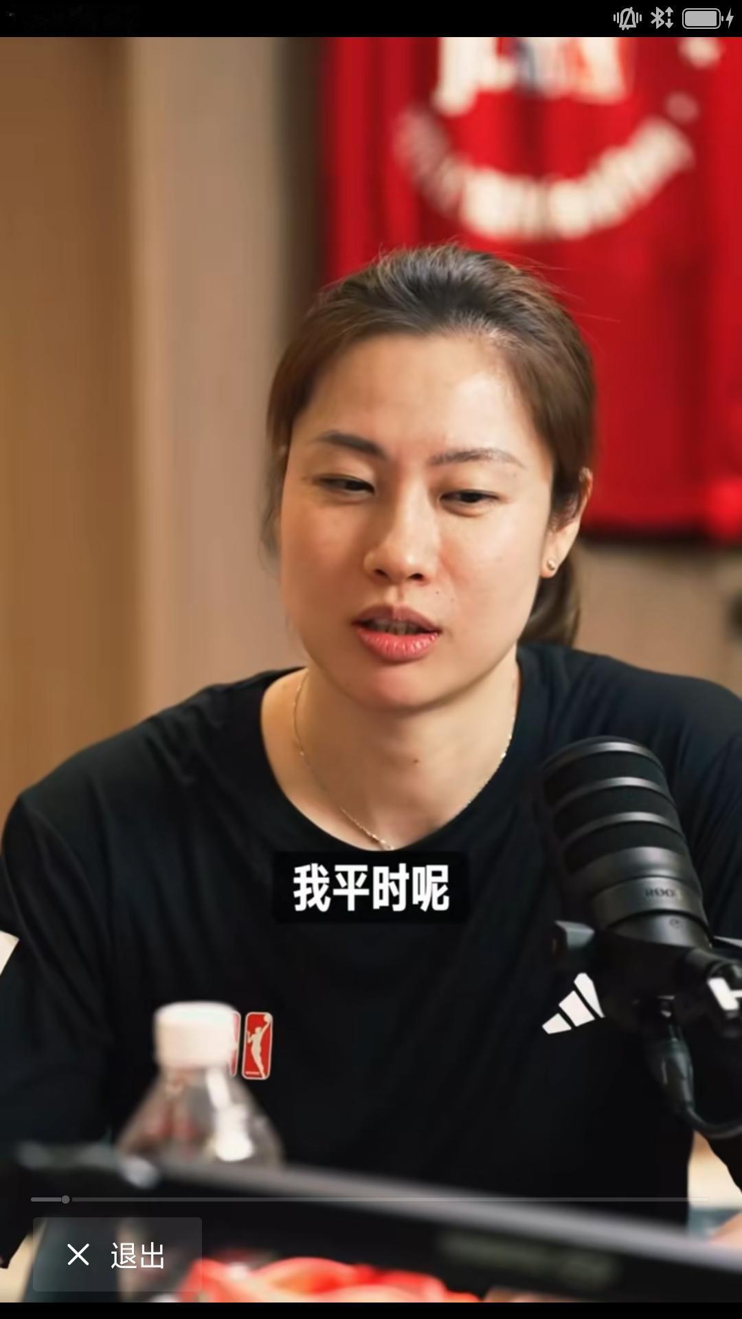 【近日前中国女篮名将陈晓佳接受媒体采访时表示，我平时会和队员们进行沟通，了解他们