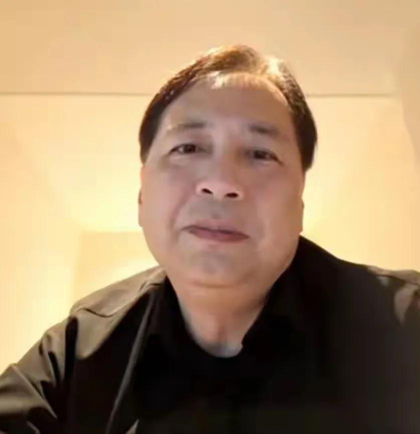 还记得这位身高1米85的亚视帅哥吗？跟从前判若两人，差点认不出来他于八九十年代