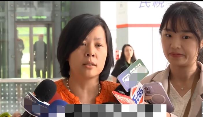 今天的台湾地区新闻李贞秀还是焦点，她今天还是上了一天的绿营的政论节目，还是一如既