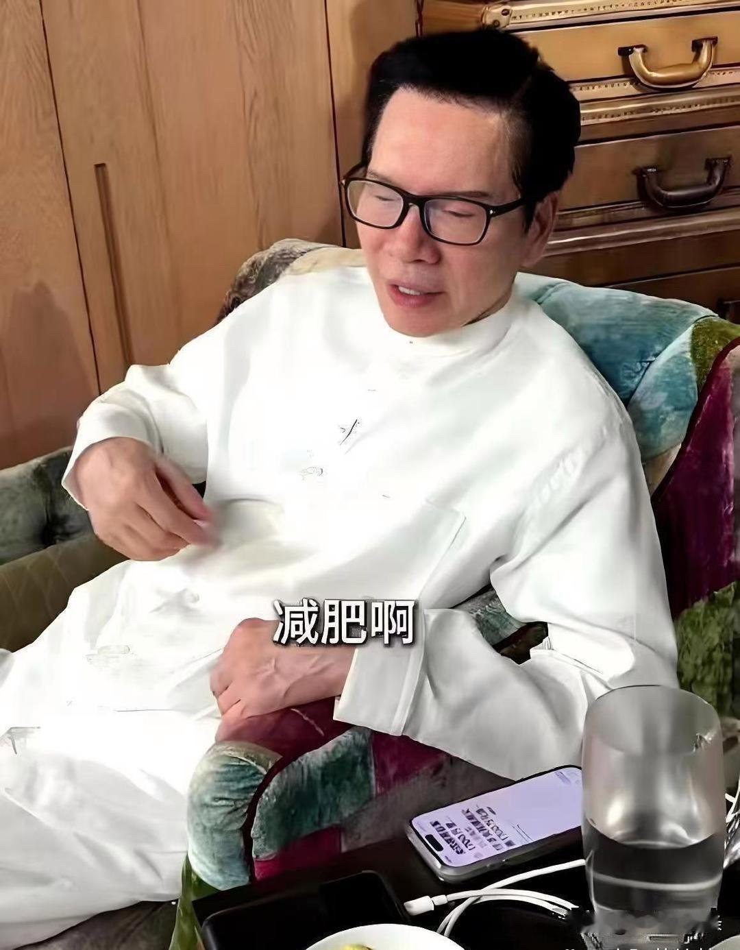 最近港媒扒出的香港顶级富豪圈养生现状，惊到了不少网友。这帮身家千亿的人不比豪车豪