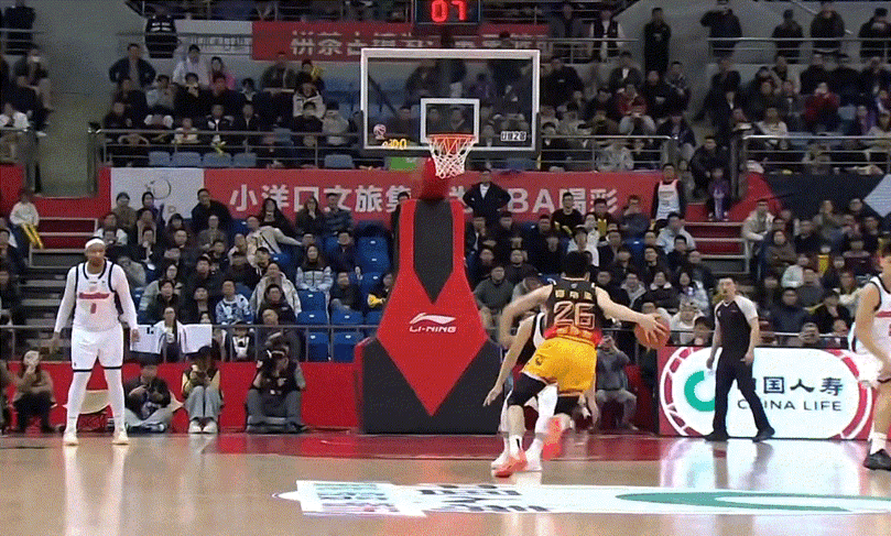 广东男篮惨遭江苏男篮绝杀！3月20日晚间，第四节广东男篮以90比82领先江苏男