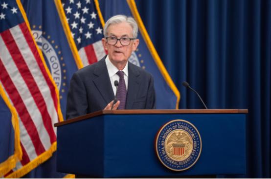 美国非常不愿意看到黄金暴涨。说白了，人类开采黄金几千年了，黄金存世总量高达20.