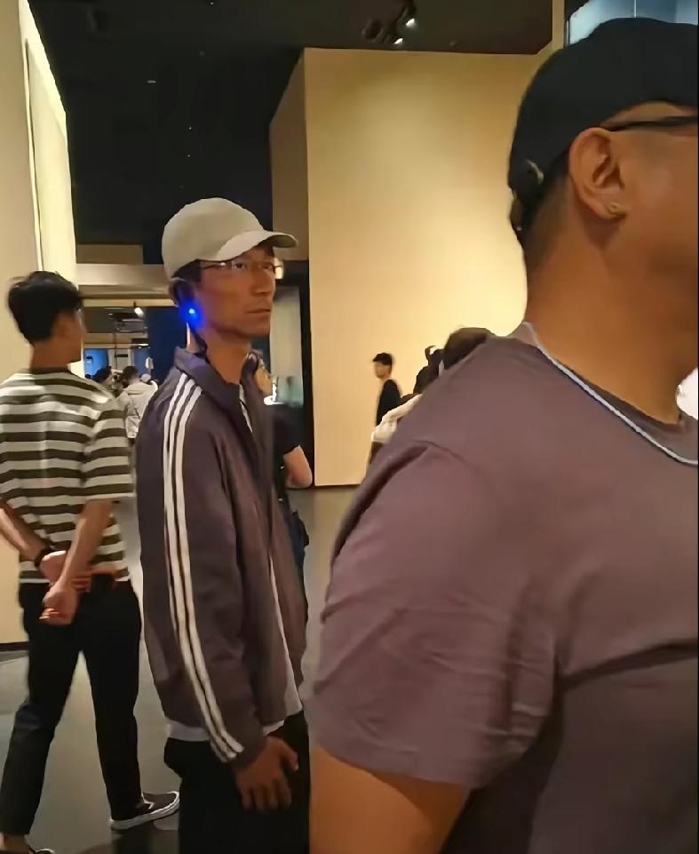 孙东旭又瘦了，明明的举动早已预示结局。孙东旭的离开确实令人可惜，他为公司的建