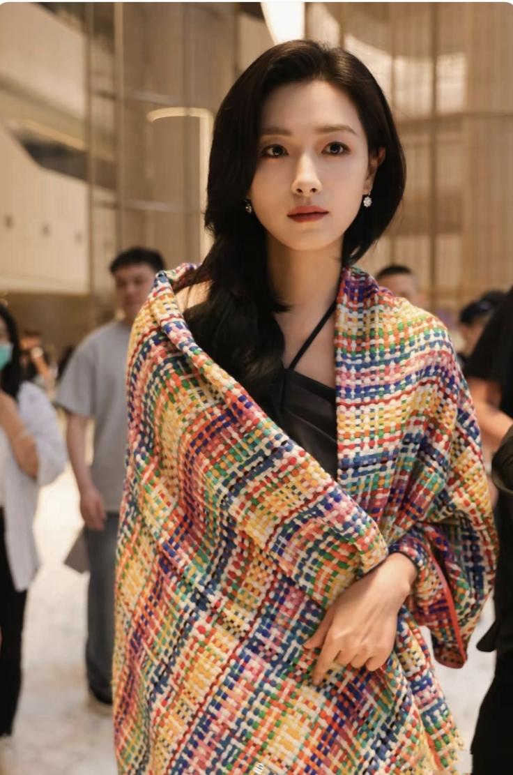 李清照的三个候选人万茜、李沁、陈都灵，谁看上去最像才女？我觉得最好能选一个像央视