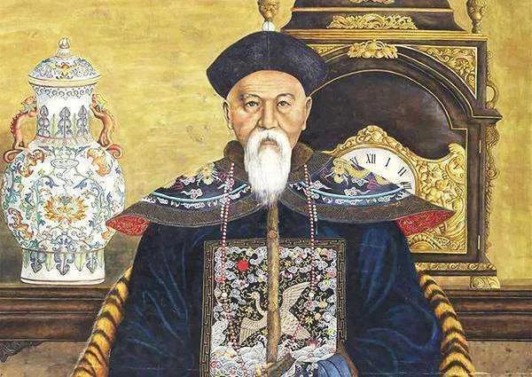 1883年，73岁的左宗棠出征福建抗击法军，他向曾国荃要五万两粮饷。曾国荃说：“