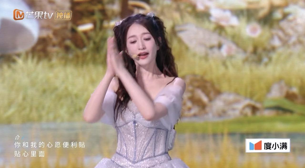 《浪姐2026》一公舞台上最搞笑的一个表演，就是李小冉组唱的《心愿便利贴》了。