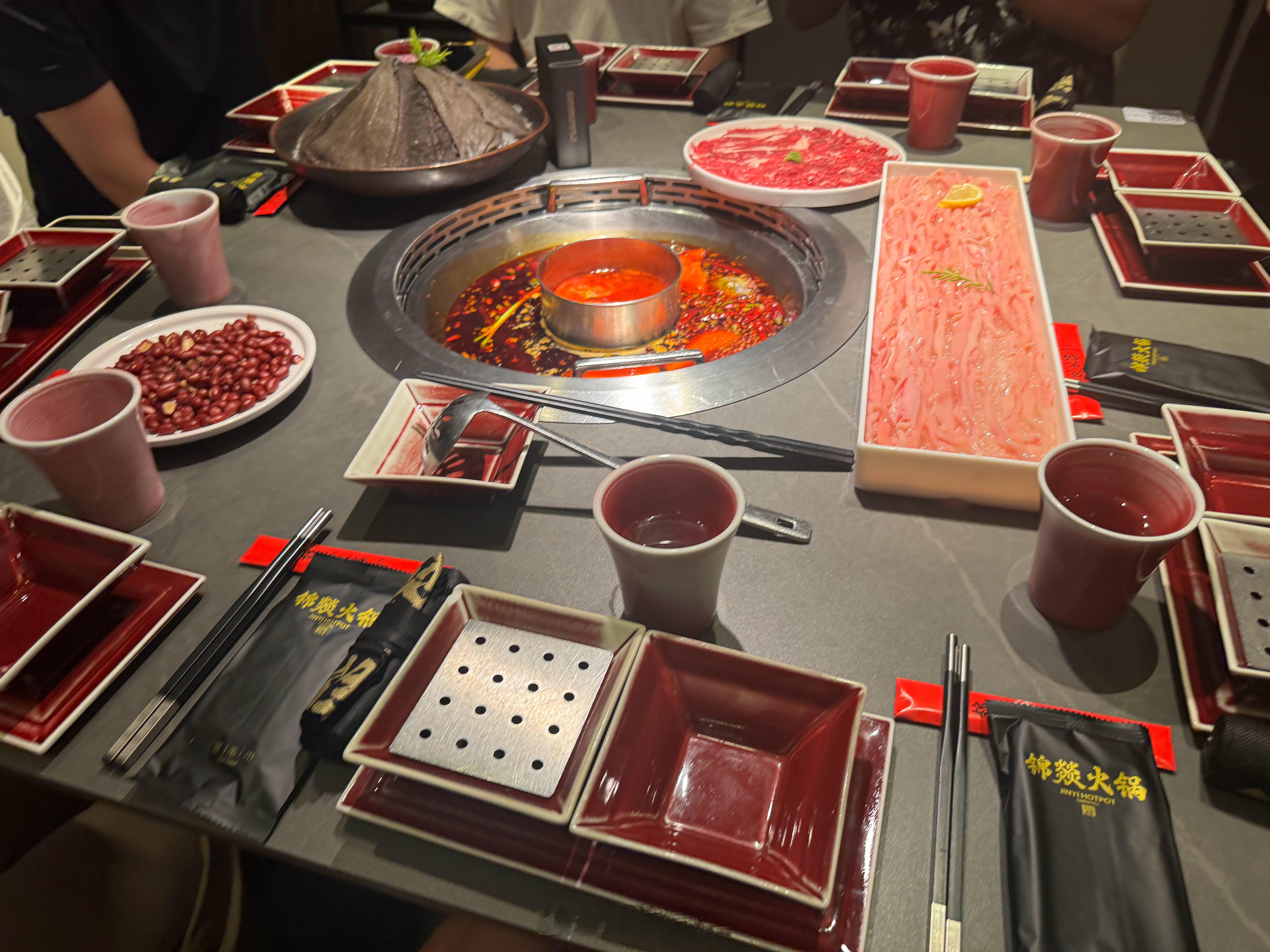 来成都怎么能不食火锅呢，整起​​​