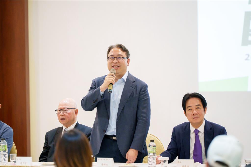 赖清德邀许信良领军桃园队，吴子嘉赞“高招”：一出手就让郑文灿消失迎战台湾202