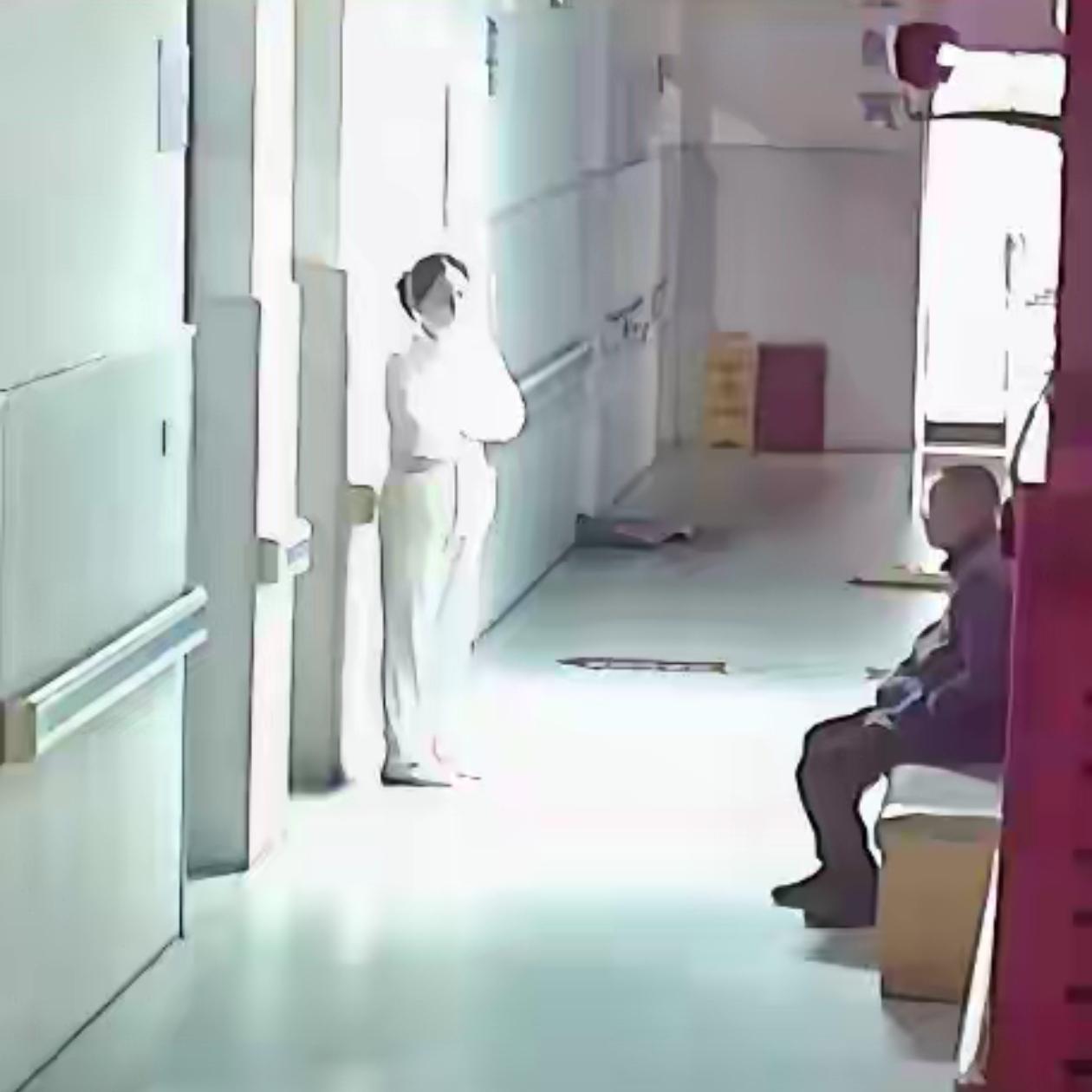 浙江一位六七十岁的老人，出门给孙子买零食、给老伴买鞋，坐反了公交流落到陌生的邻镇