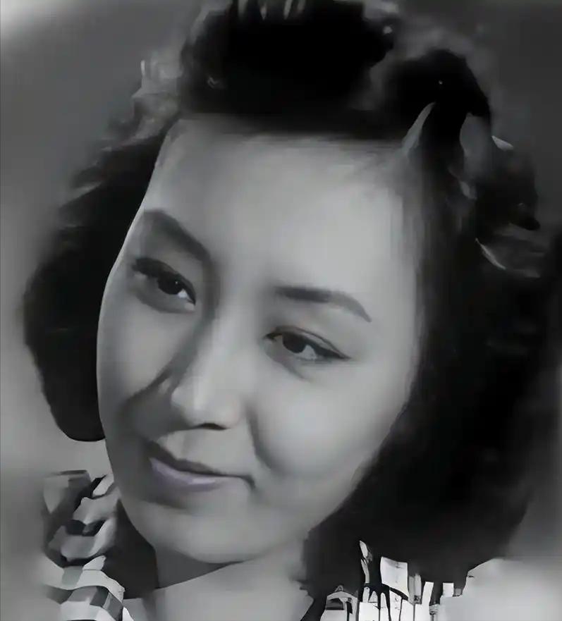 北影厂当家花旦，78岁时被亲生儿子杀害，儿子随后畏罪自杀。曾经红透大江南北的新中
