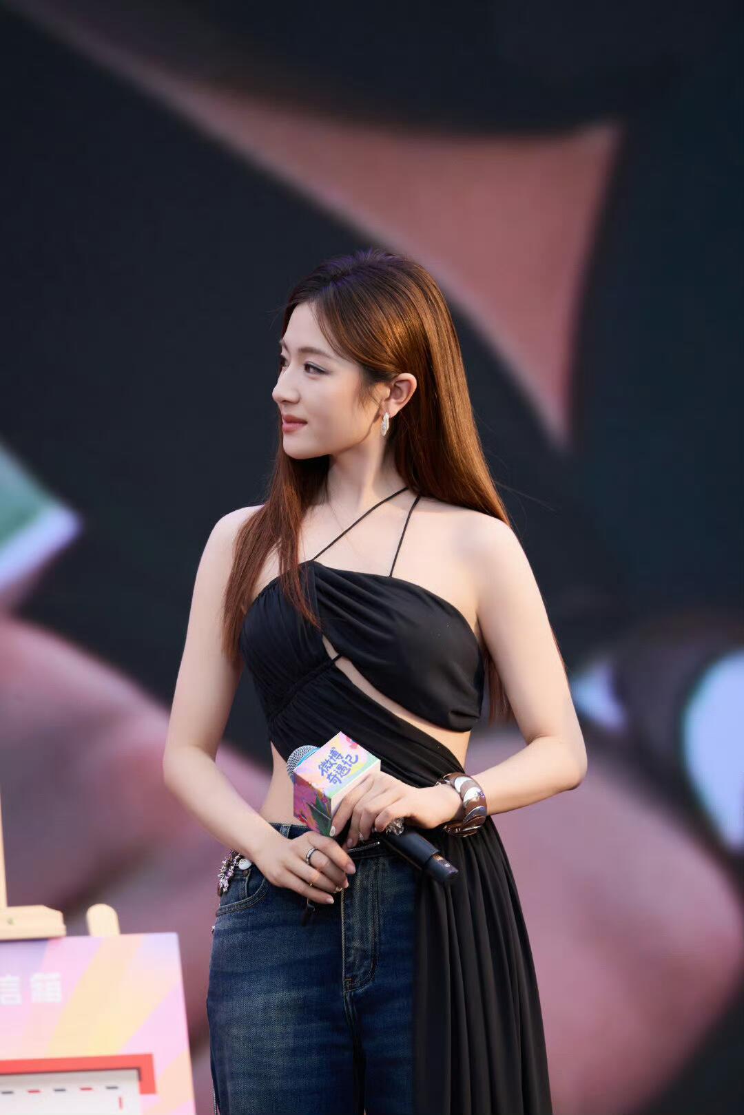 李兰迪最近有照过镜子吗？