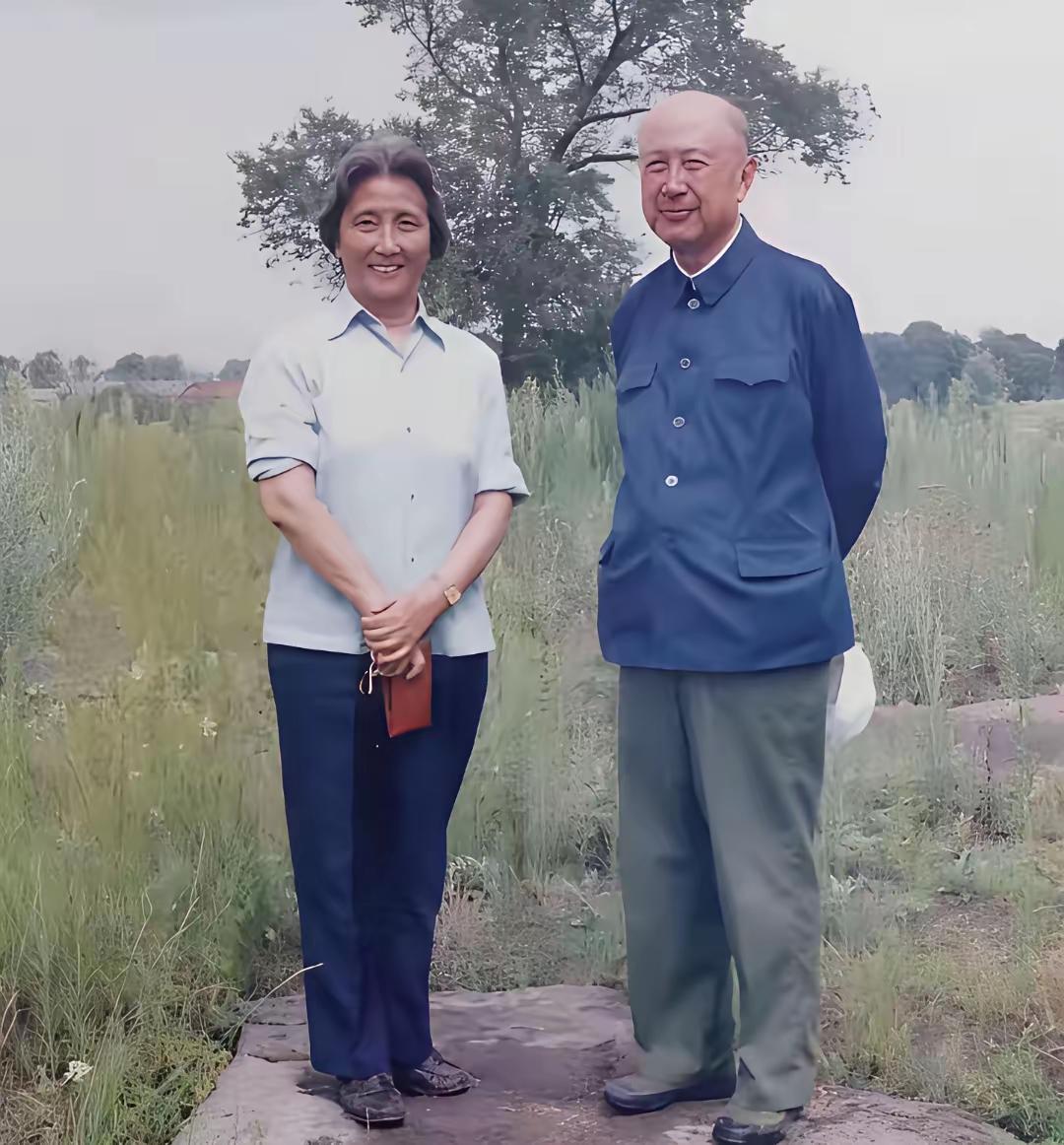 钱学森和蒋英夫妇是怎样的人他们两位都像毛主席所说的那样：就是一个高尚的人，一个纯