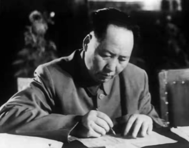 毛主席晚年为何经常痛哭？毛主席有万般豪情，也有千般柔情，但一生叱咤风云的毛主席却