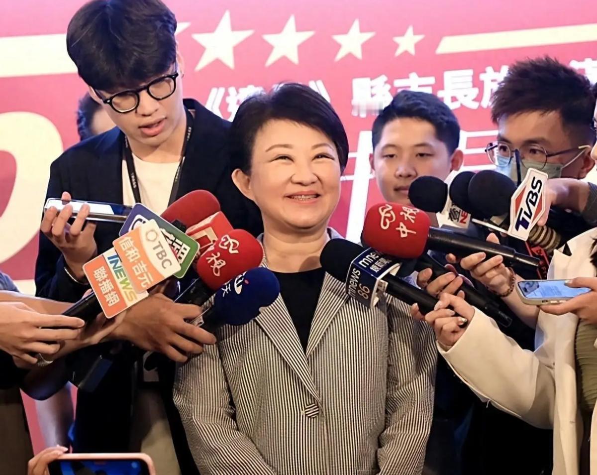 郑丽文被反将一军！卢秀燕突然宣示2028，野心大发叫嚣“国家论”。难怪卢秀燕没参