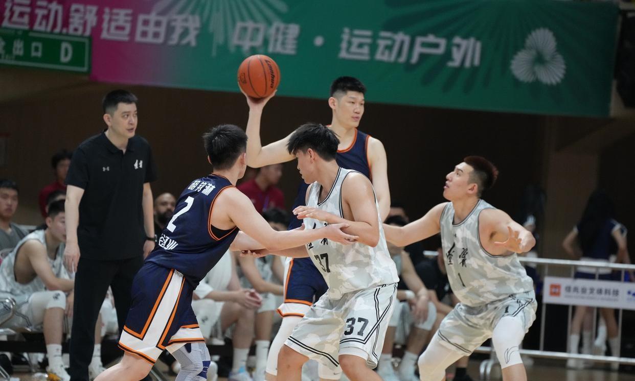 辽宁胜四川，周琦被驱逐北京时间6月6日，第十五屇全运会男篮成年组A组迎来了一场