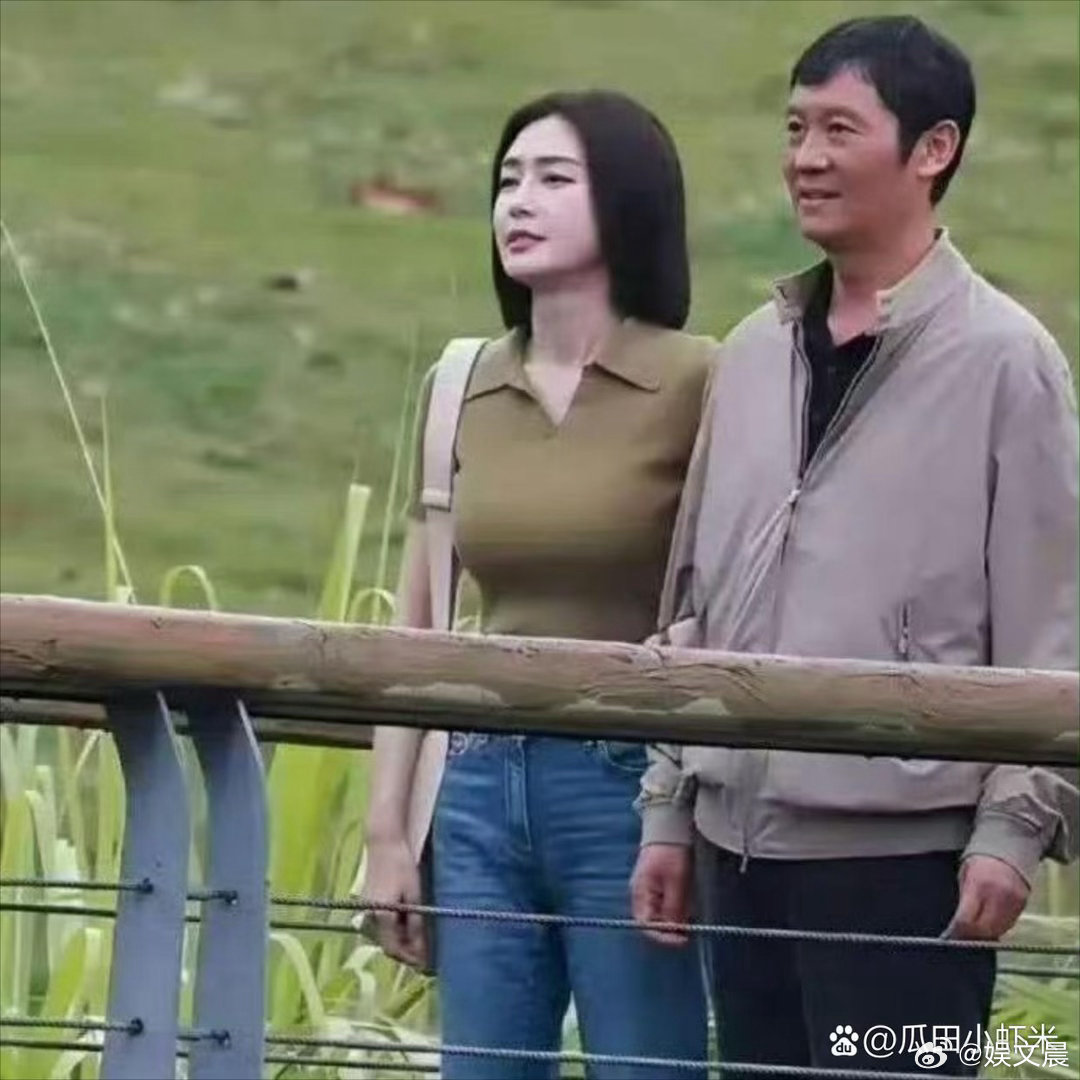 秦岚长相精致耐看，身段优越出众，颜值身材双双堪称顶尖水准。