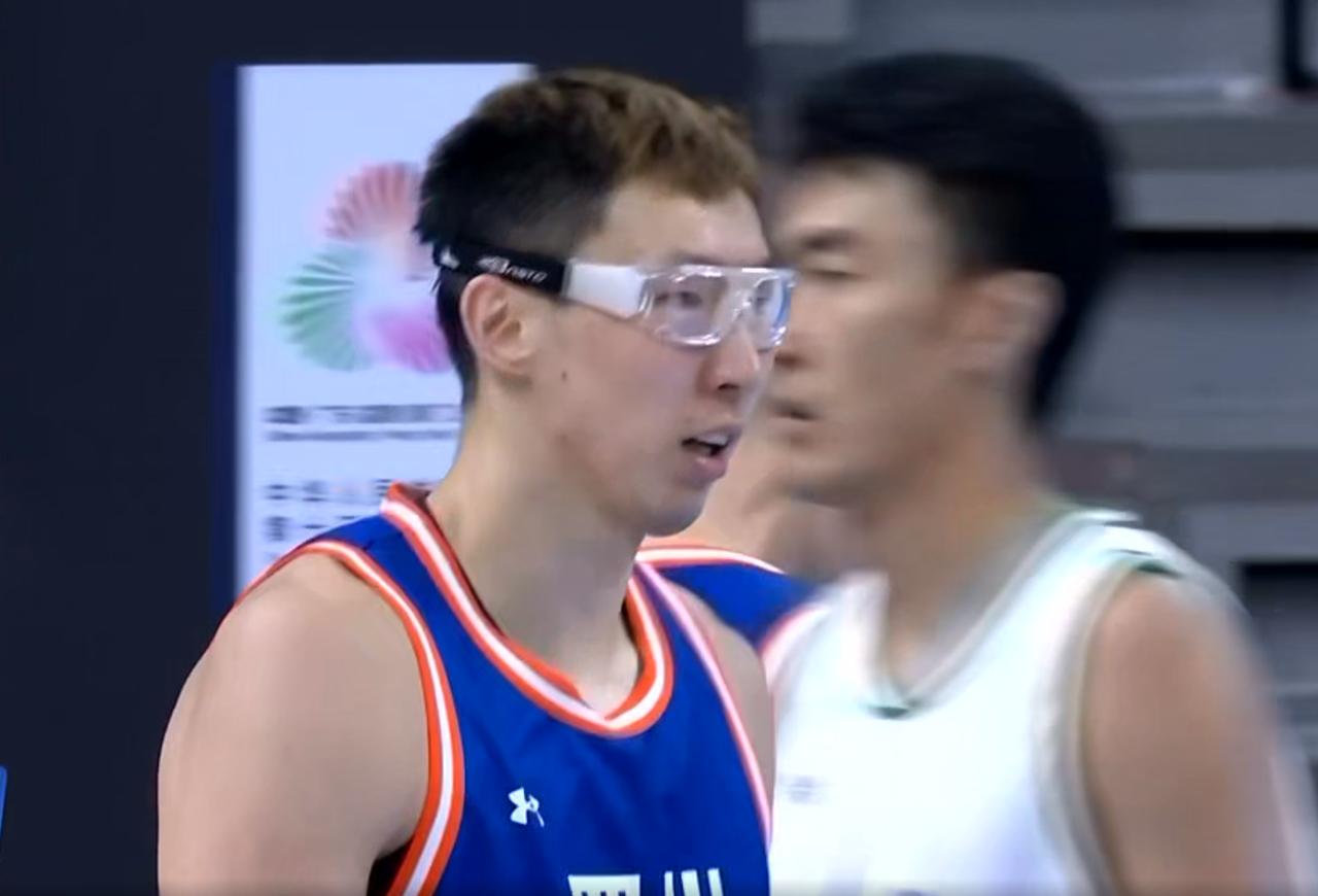 周琦600万奖金到手了！2025年全运会男篮比赛，三四名决赛，在四川队与辽宁队