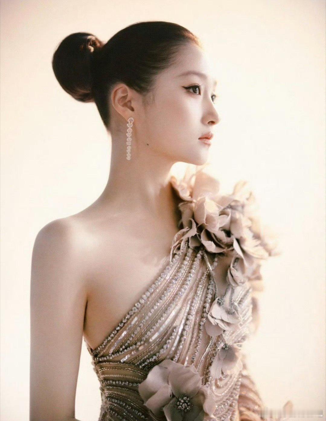 关晓彤大花感关晓彤大花感气质绝了！从国民闺女到渐显大花感，养成系的蜕变爽到谁了我
