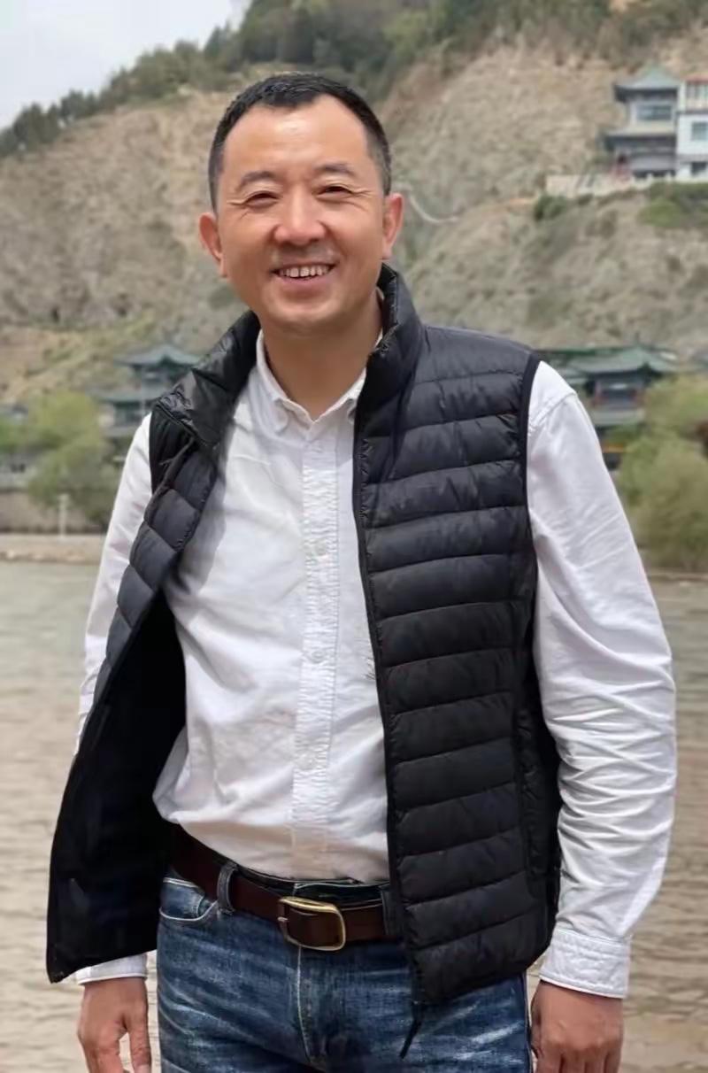 中国“最强县委书记”陈行甲，升迁时裸辞，离职原因首次被曝光！他说：“我身边的二把