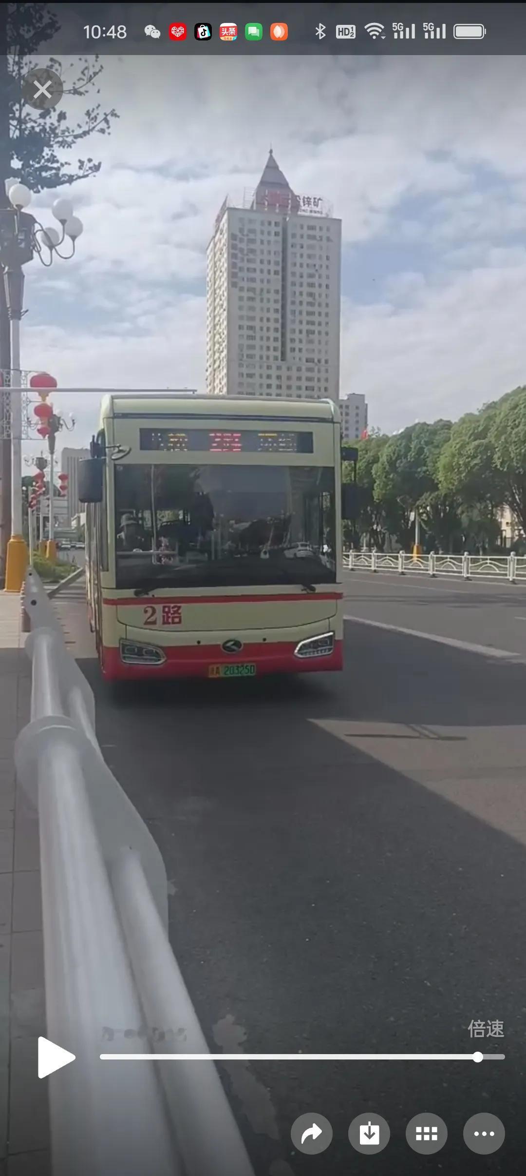 打卡！乌鲁木齐的2路公交🚌‘’停留在8楼的2路汽车‘’因为刀郎的这句歌词，8