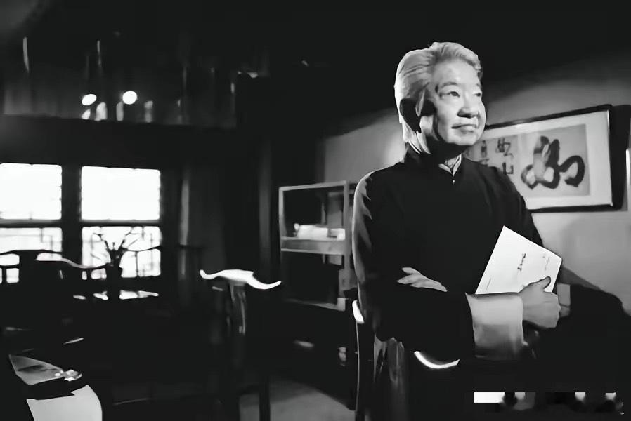 蔡澜说：“不要相信任何人，要相信人性。当你头脑一热，要对别人掏心掏肺的时候，赶紧