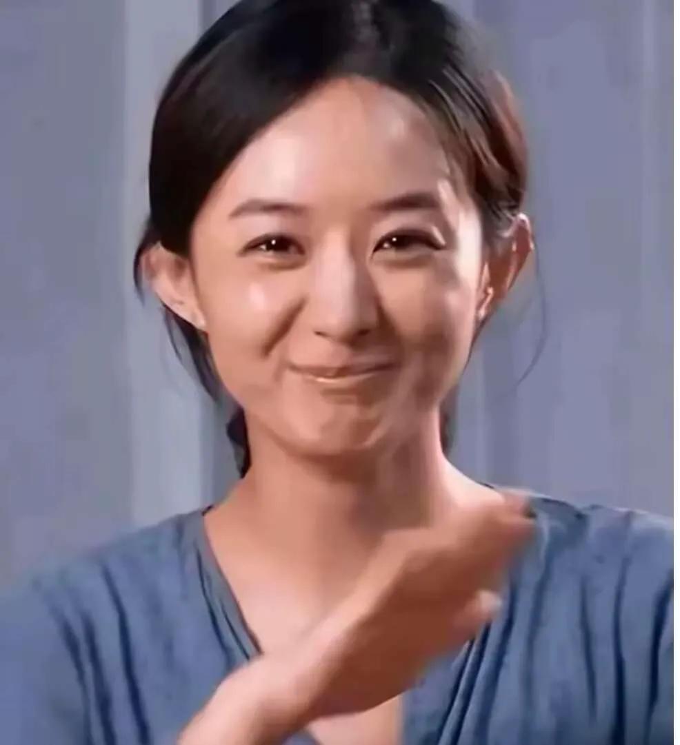 赵丽颖卸妆后皮肤黑显得好苍老，状态真实可爱，妆容前后各有魅力