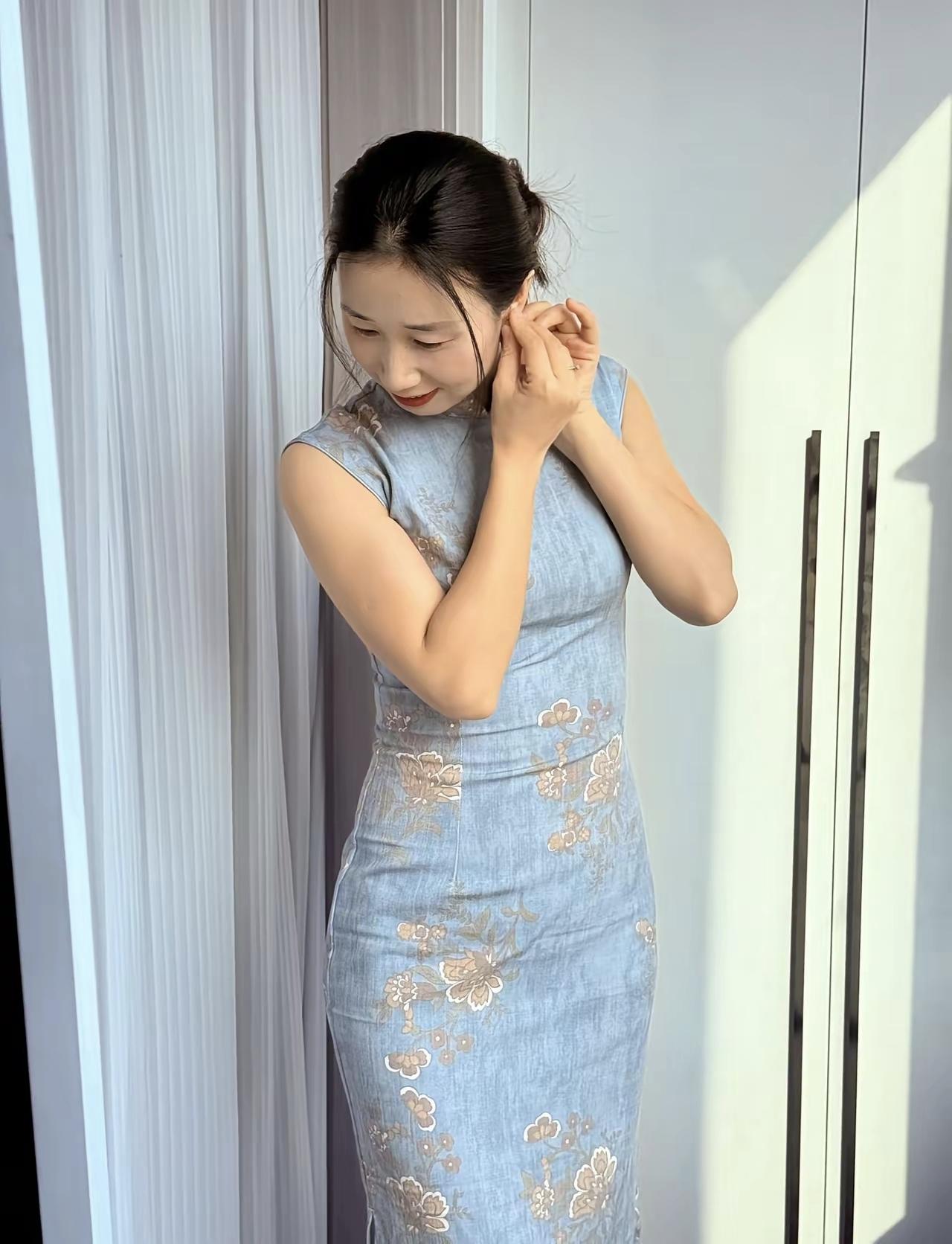 在人生的画卷上，我们执笔绘梦，风雨兼程只为那抹绚烂的彩虹。