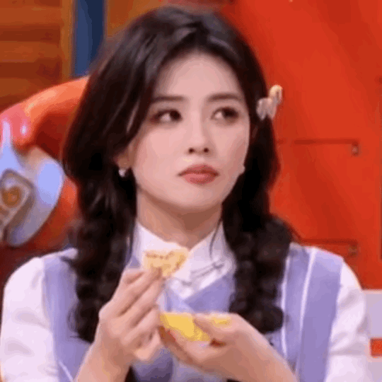 为什么白鹿这么喜欢翻白眼？不管是在综艺里，还是颁奖活动上，她的眼睛真的是不分场合