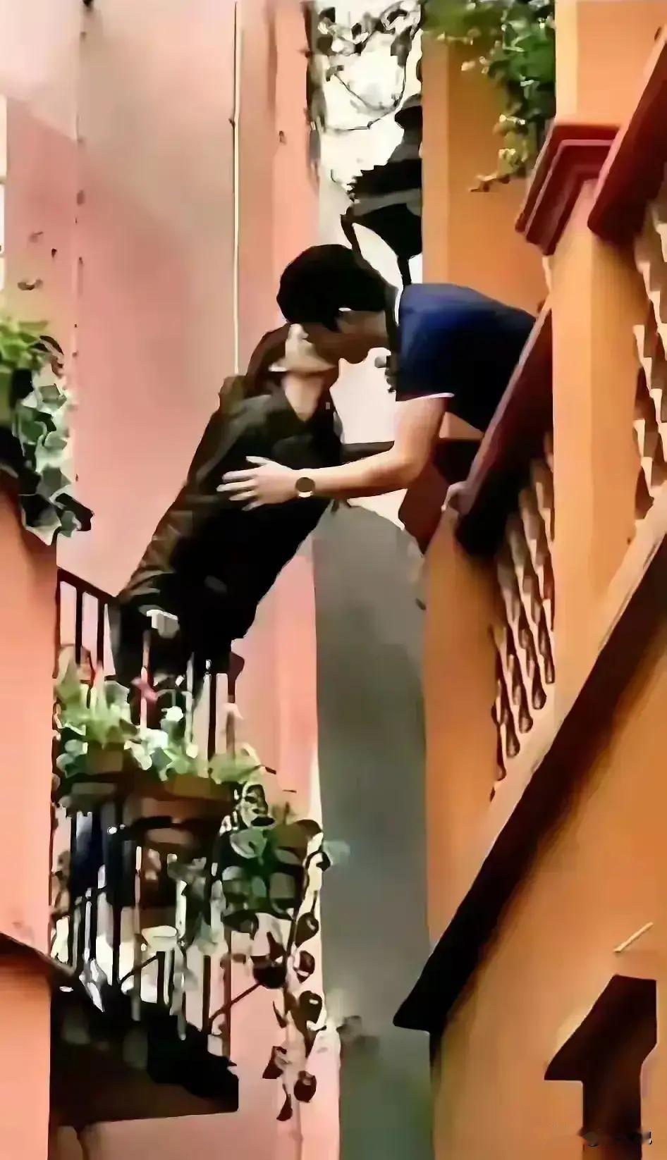 上联：您若对得此下联，我便与你相逢一笑，肝胆相照，天涯路上共同行！您若对