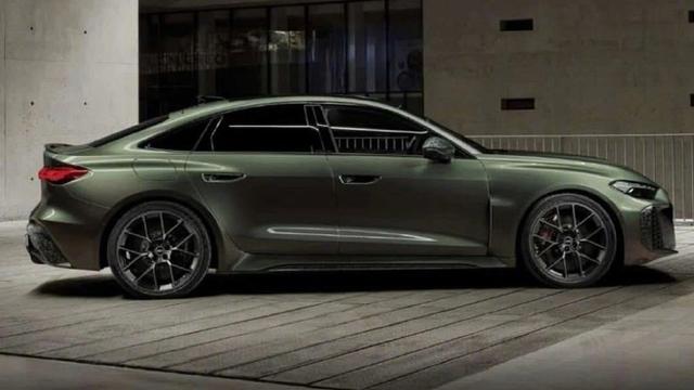 最近刷到奥迪全新RS5的实车和官图，作为一个开惯了捷途X70PLUS的普通车主，