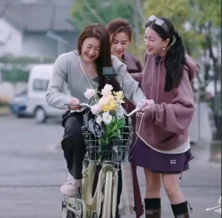 奥运冠军陈梦的弱点终于是暴露出来啦！在参加《是女儿是妈妈》这档综艺节目时，她居