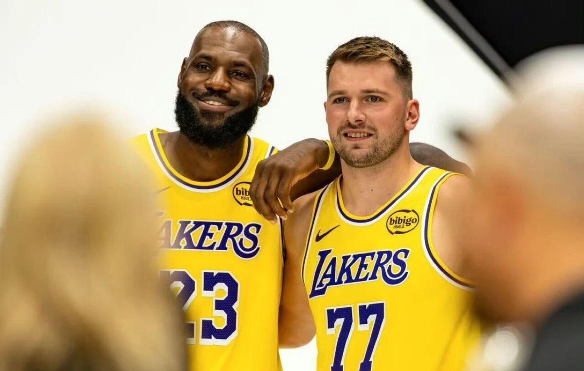 艾顿没去湖人,签了3300万,开拓者敢赌他能扛起内线。里夫斯没拿4000万,湖