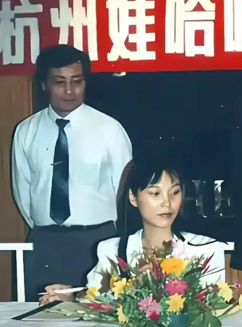 宗庆后私德有很大的问题，但不影响他是一个优秀的民营企业家。马斯克的私德更有问题，