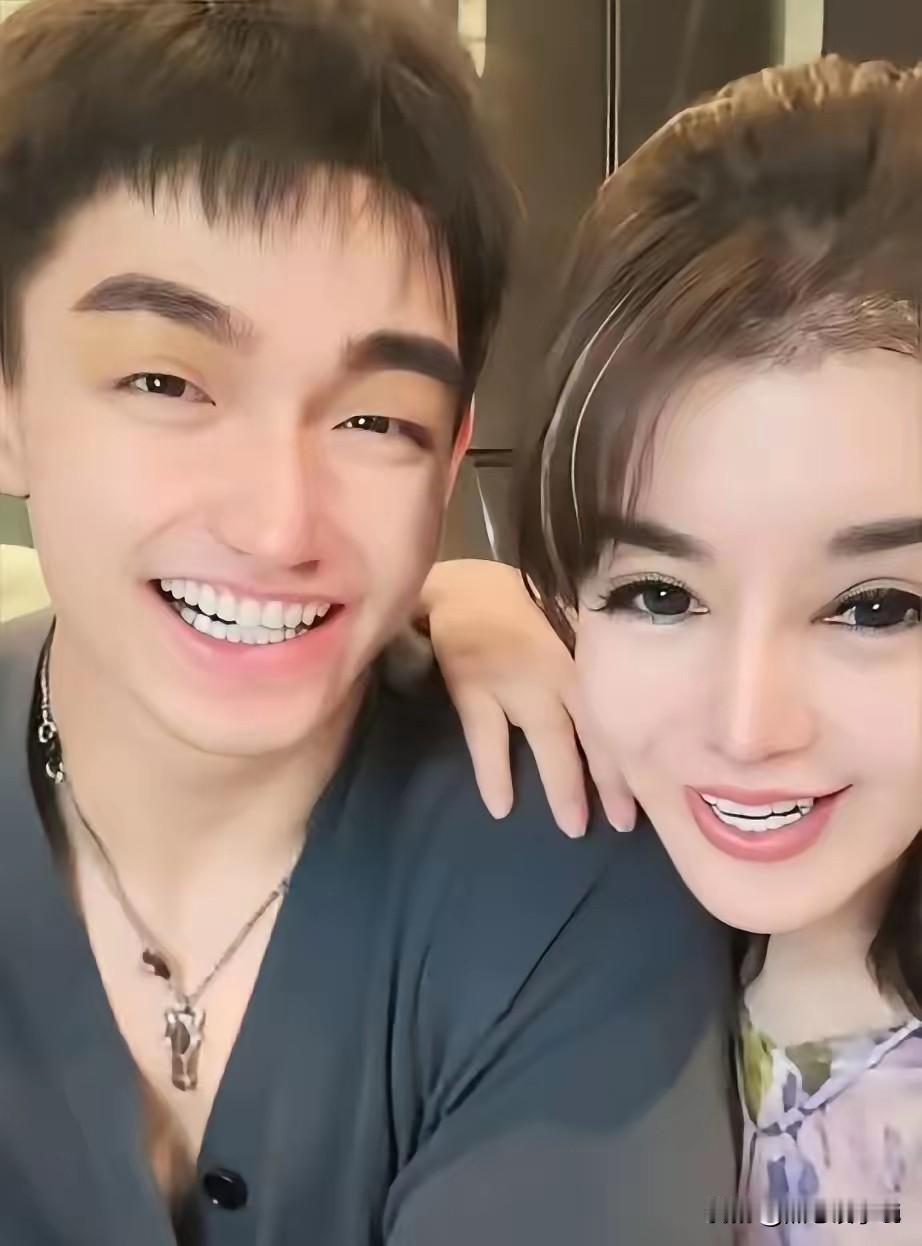 于文红的小男友说，我分开了就分开了，无所谓。如果在一块的时候开心，就可以，他是个