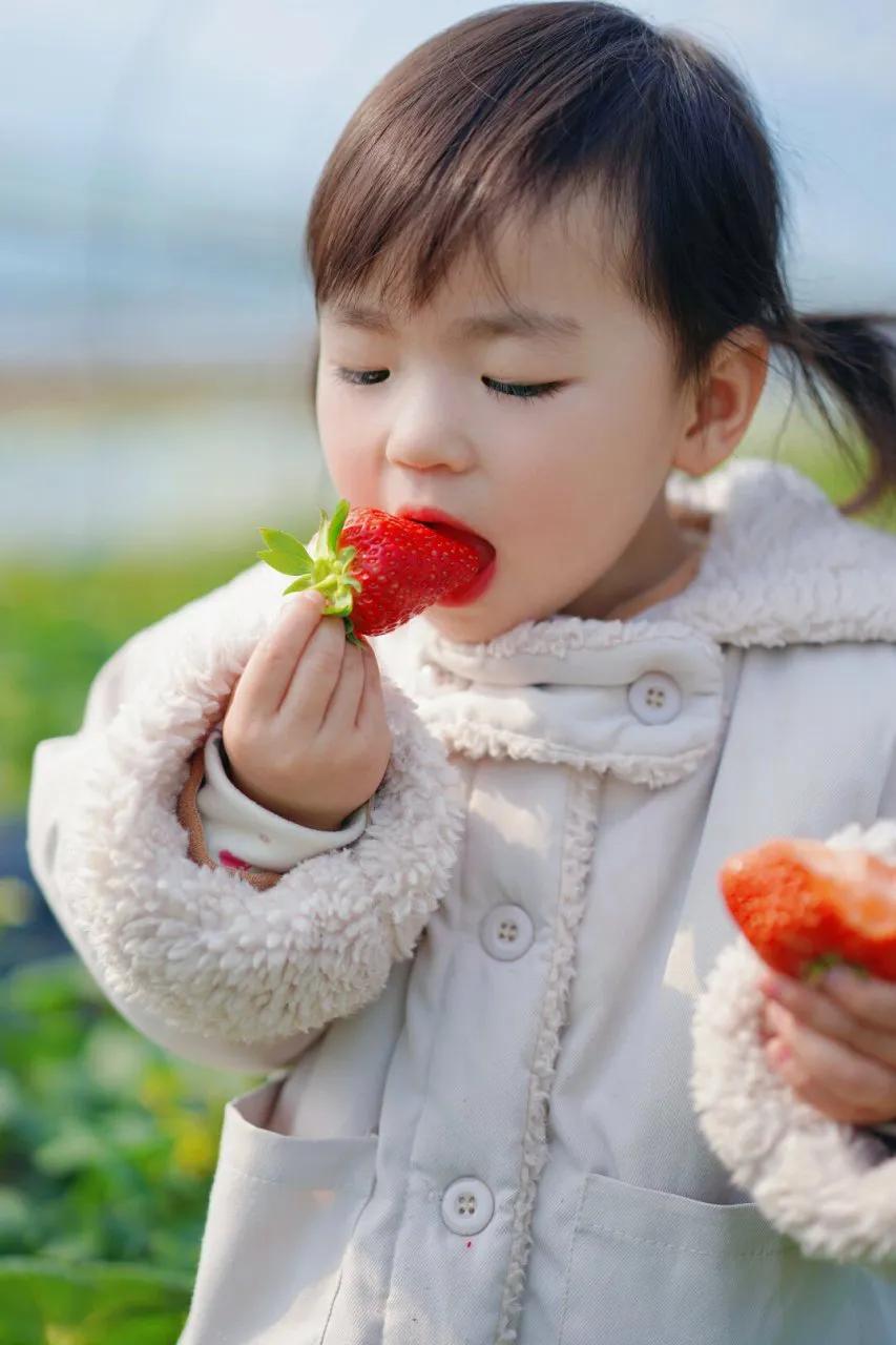 这应该是被杀猪盘祸害的最小儿童了[捂脸哭]最近，一网友发布了一个视频，引发网友爆