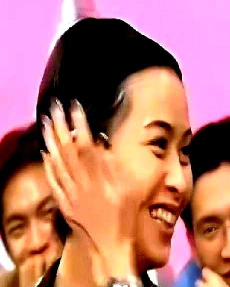 【黄金三行】天后被追问“为什么生孩子”，她掀眼皮：“喜欢啊，不然生她干嘛？