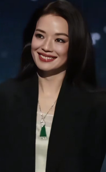 以前欣赏不了舒淇的美现在是越看越好看我超级喜欢舒淇的感觉不了解她的生平，也不