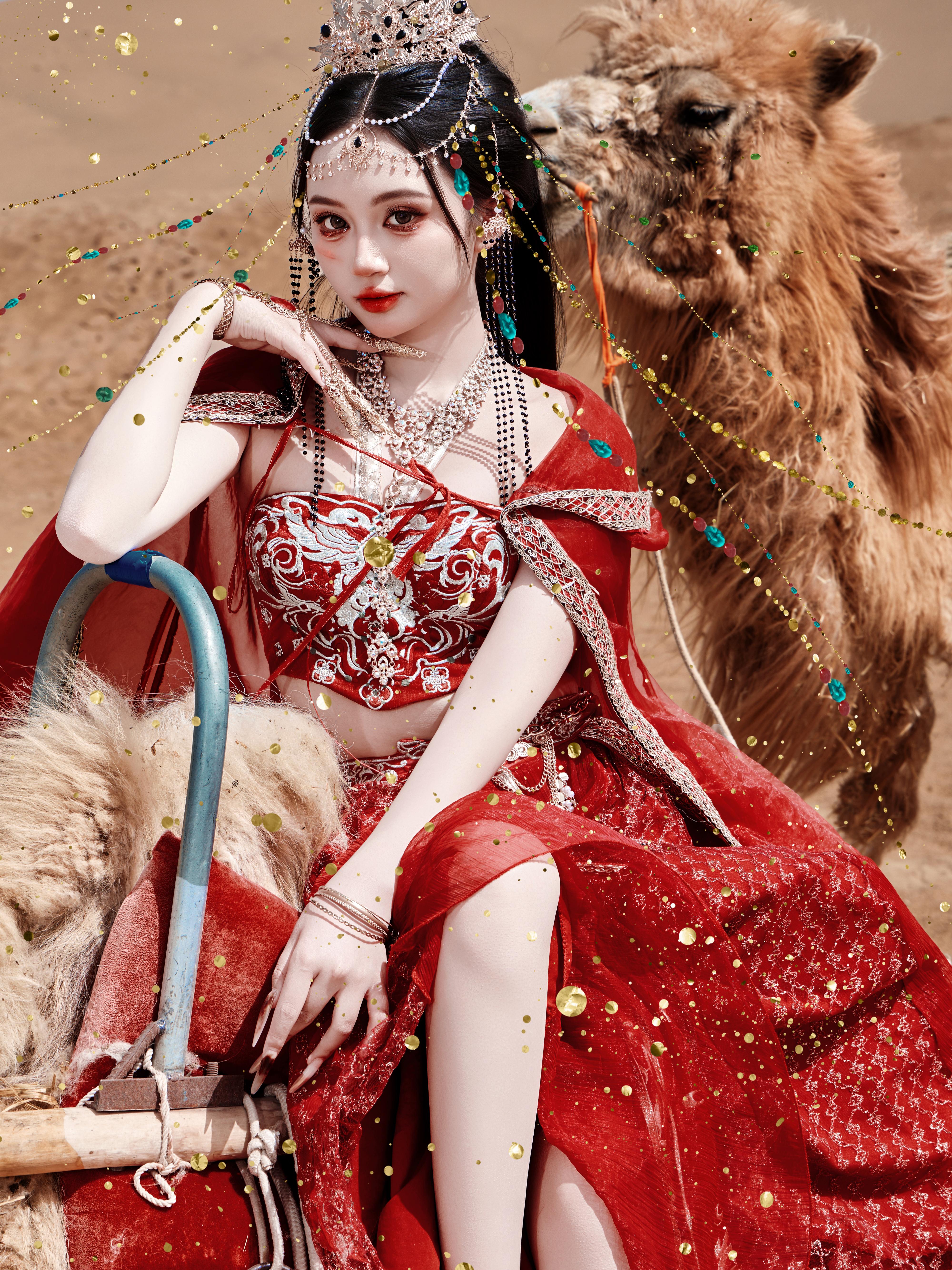 红色西域公主写真，一个字，绝 ❗。